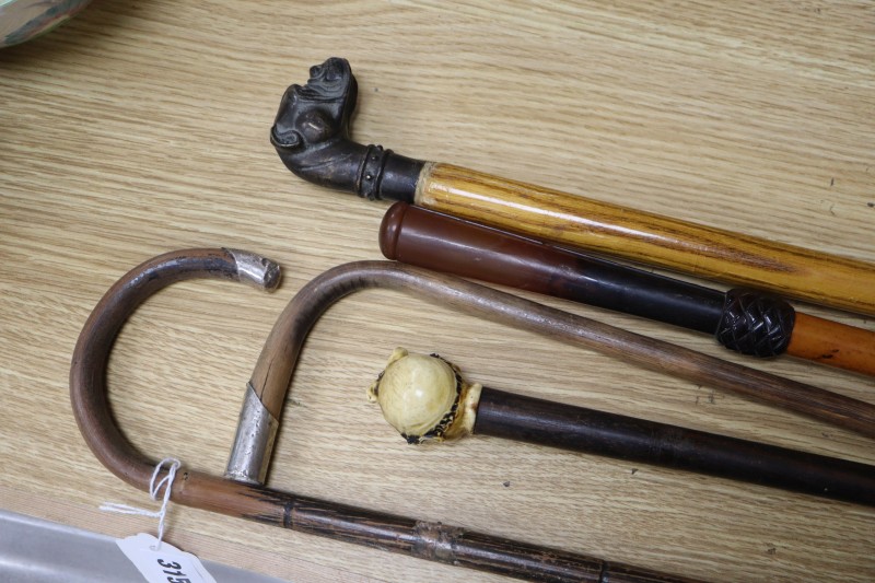 A late 19th / early 20th century stiletto sword cane, with faux tortoiseshell handle, locking collar and 35cm faceted toledo blade,